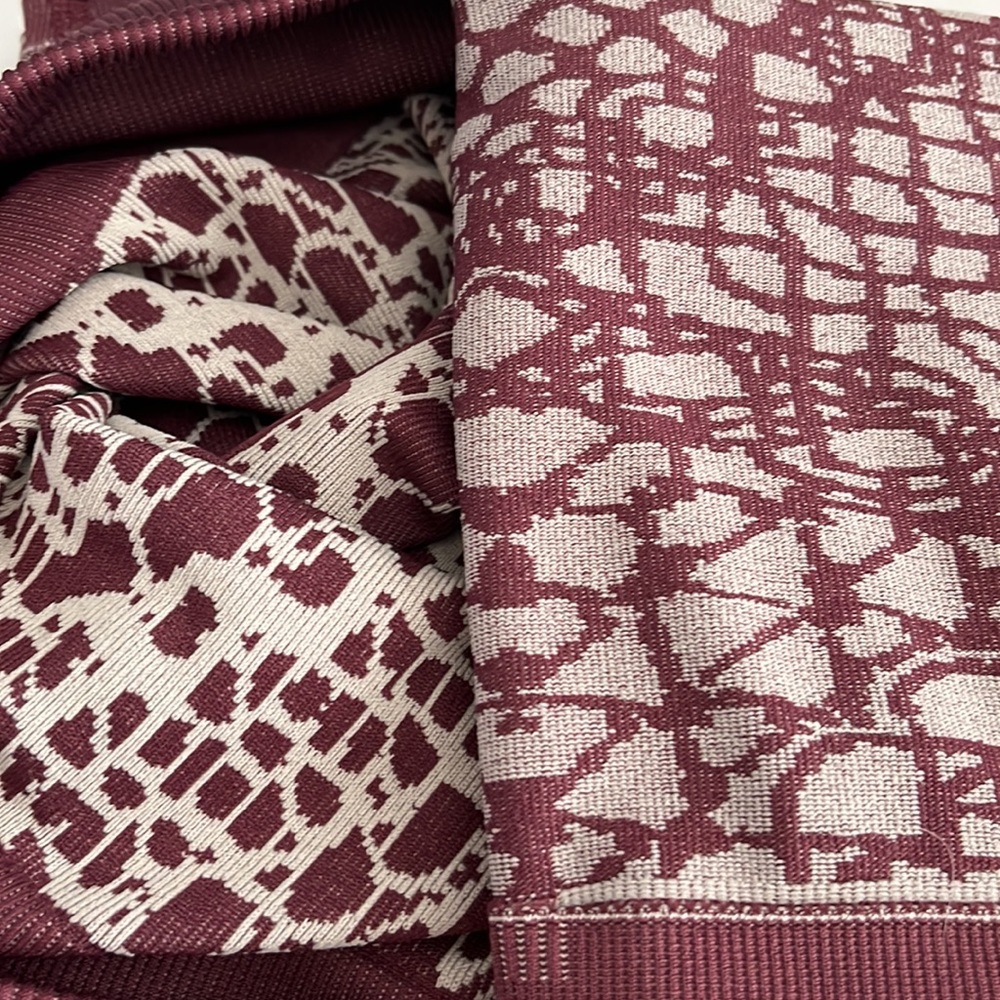 FABLETICS Seamless Reversible Matching Set - Picture 10 of 11